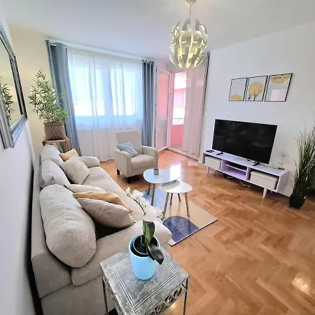Divky, Free Parking Apartmán *